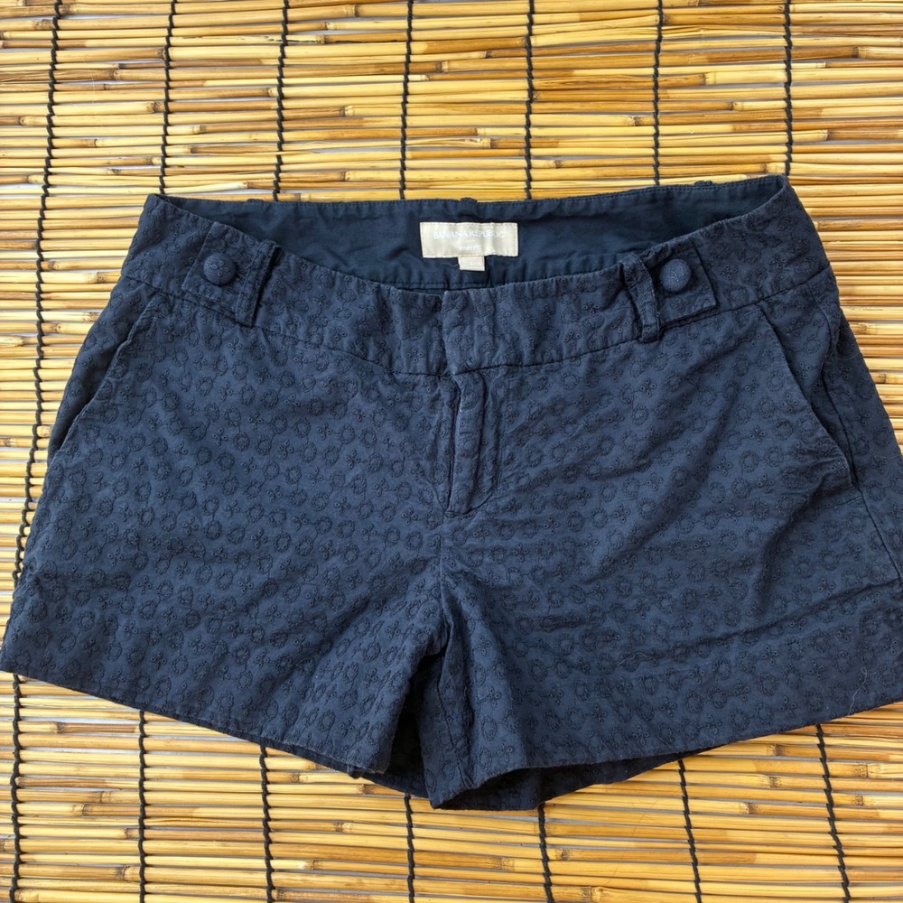 Banana Republic Ryan Fit Navy Blue Eyelet Cotton Shorts Womens 4 Embroidered
